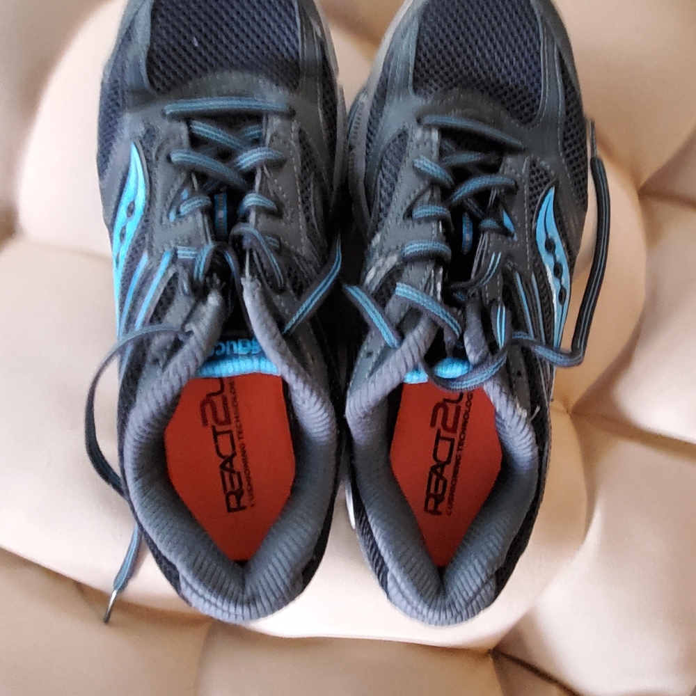 Saucony walking shoes